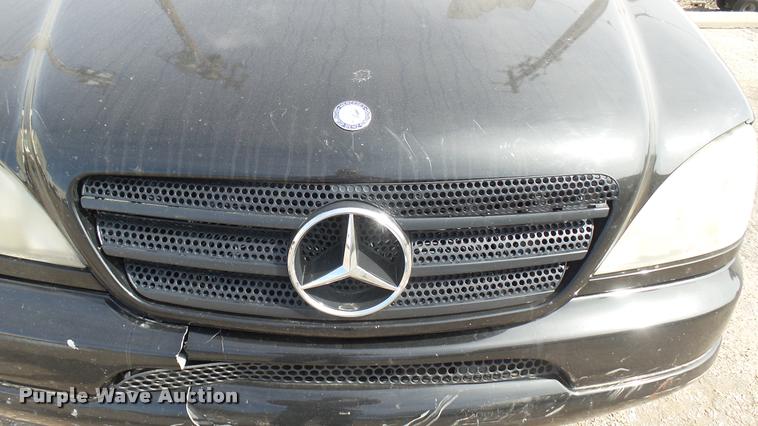 image for item DQ9964 2000 Mercedes Benz ML320 SUV