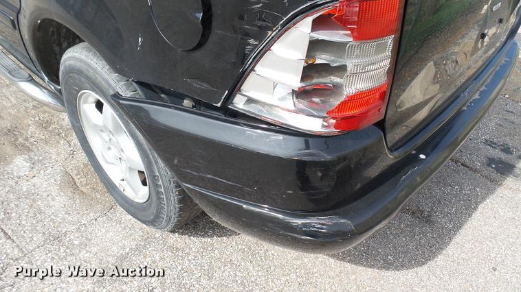 image for item DQ9964 2000 Mercedes Benz ML320 SUV