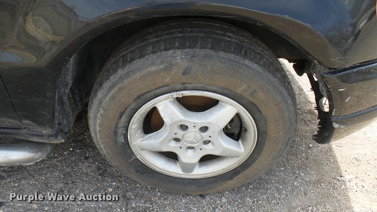 image for item DQ9964 2000 Mercedes Benz ML320 SUV