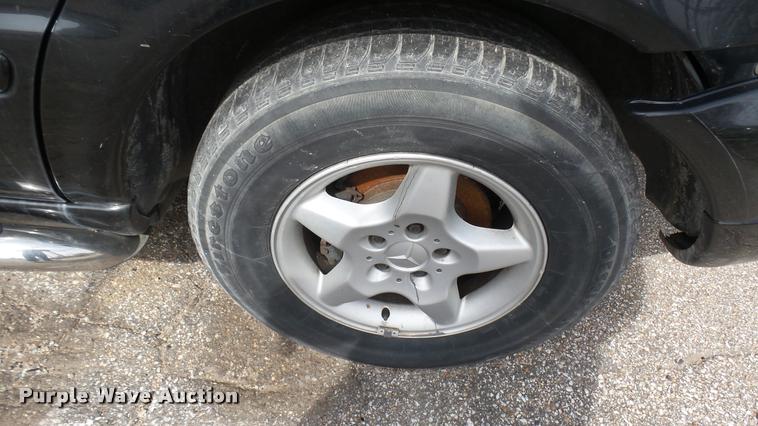 image for item DQ9964 2000 Mercedes Benz ML320 SUV