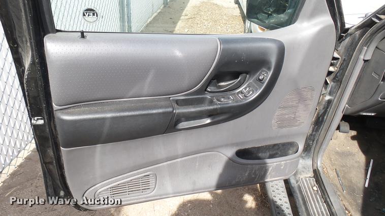 image for item DQ9969 2002 Ford Ranger SuperCab pickup truck