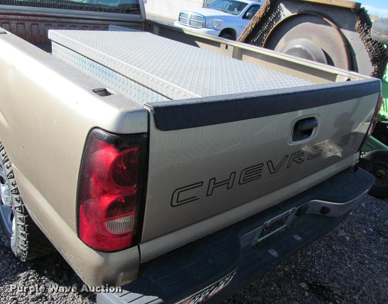 image for item AG9056 2006 Chevrolet Silverado 1500 pickup truck