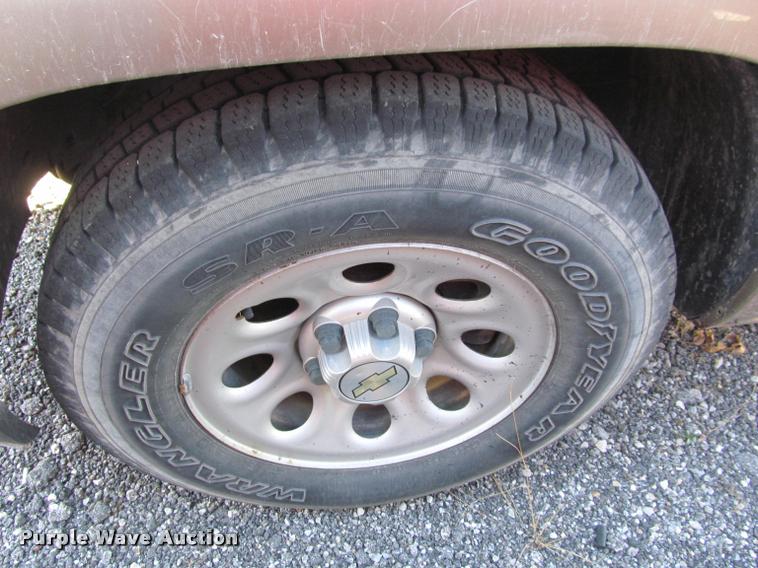 image for item AG9056 2006 Chevrolet Silverado 1500 pickup truck