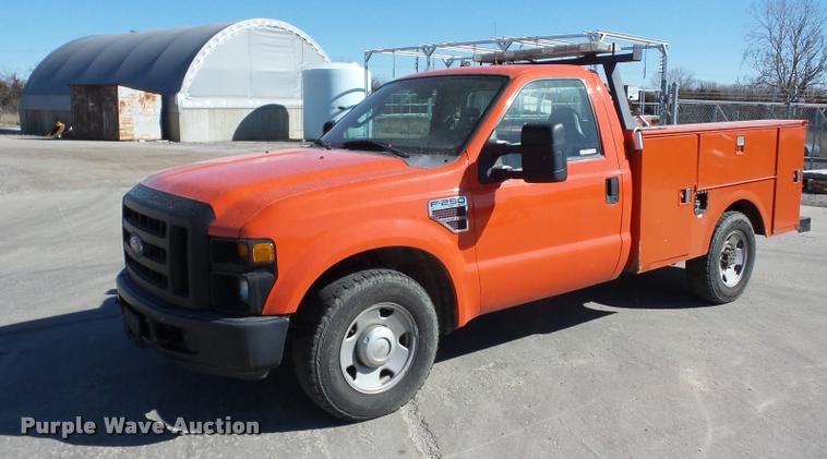 image for item AG9058 2008 Ford F250 Super Duty utility bed pickup truck