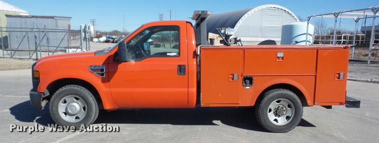 image for item AG9058 2008 Ford F250 Super Duty utility bed pickup truck