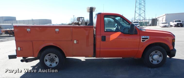 image for item AG9058 2008 Ford F250 Super Duty utility bed pickup truck