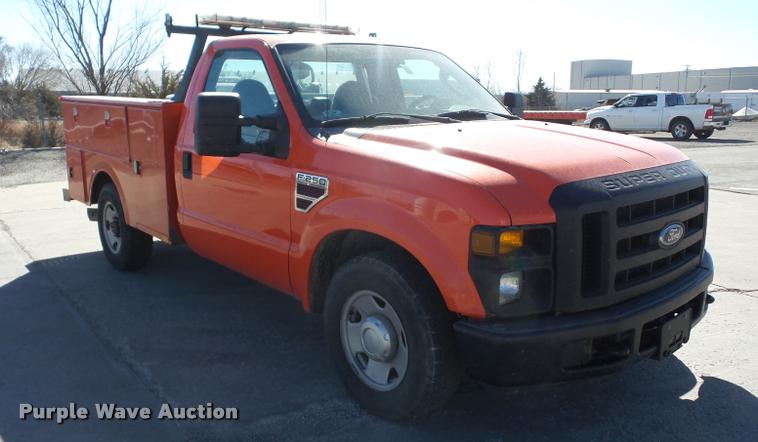 image for item AG9058 2008 Ford F250 Super Duty utility bed pickup truck