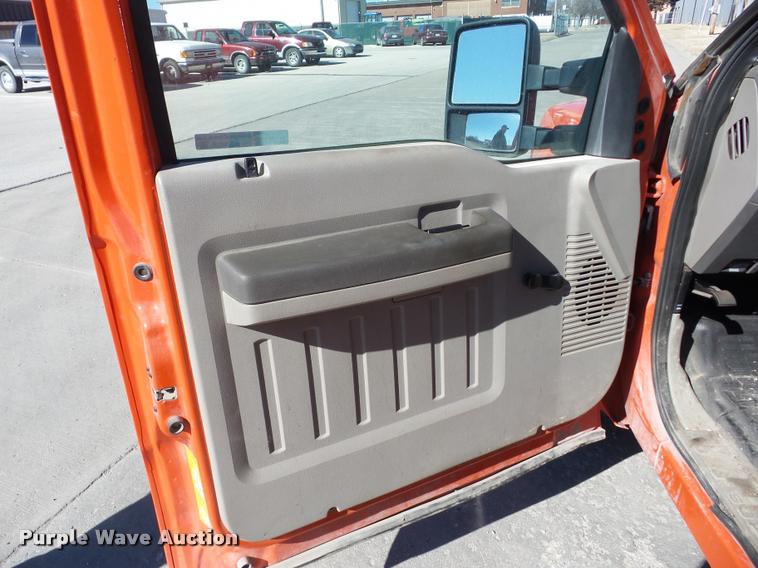 image for item AG9058 2008 Ford F250 Super Duty utility bed pickup truck