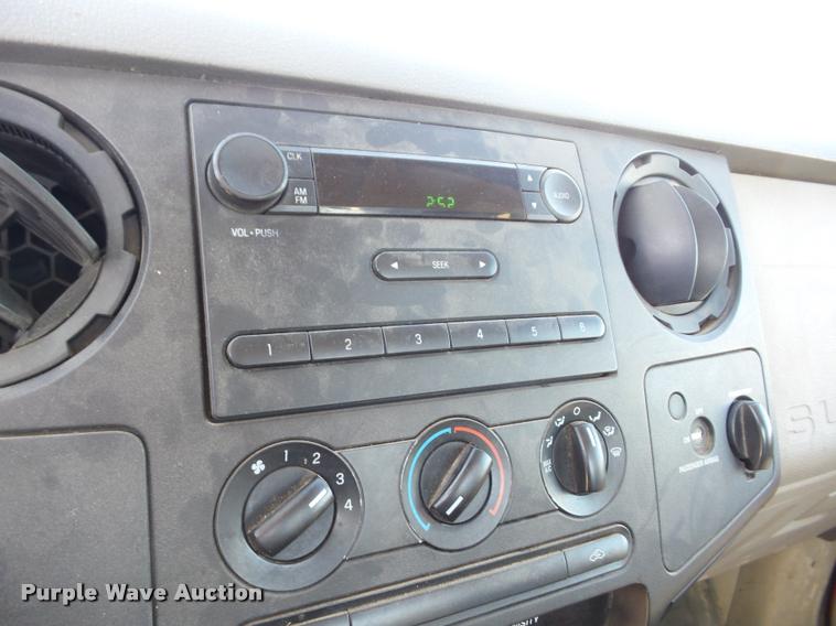 image for item AG9058 2008 Ford F250 Super Duty utility bed pickup truck