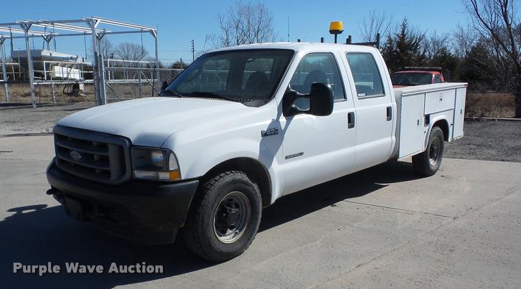 image for item AG9060 2003 Ford F250 Super Duty utility bed pickup truck