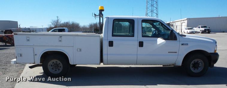 image for item AG9060 2003 Ford F250 Super Duty utility bed pickup truck