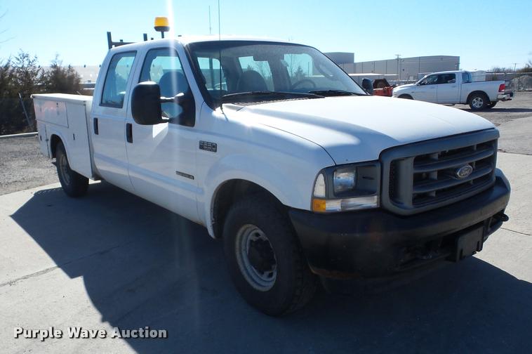 image for item AG9060 2003 Ford F250 Super Duty utility bed pickup truck