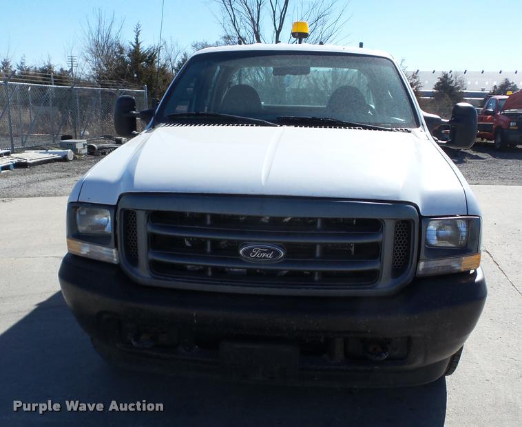 image for item AG9060 2003 Ford F250 Super Duty utility bed pickup truck