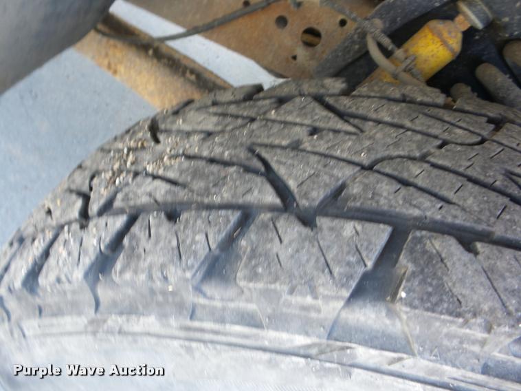 image for item AG9060 2003 Ford F250 Super Duty utility bed pickup truck