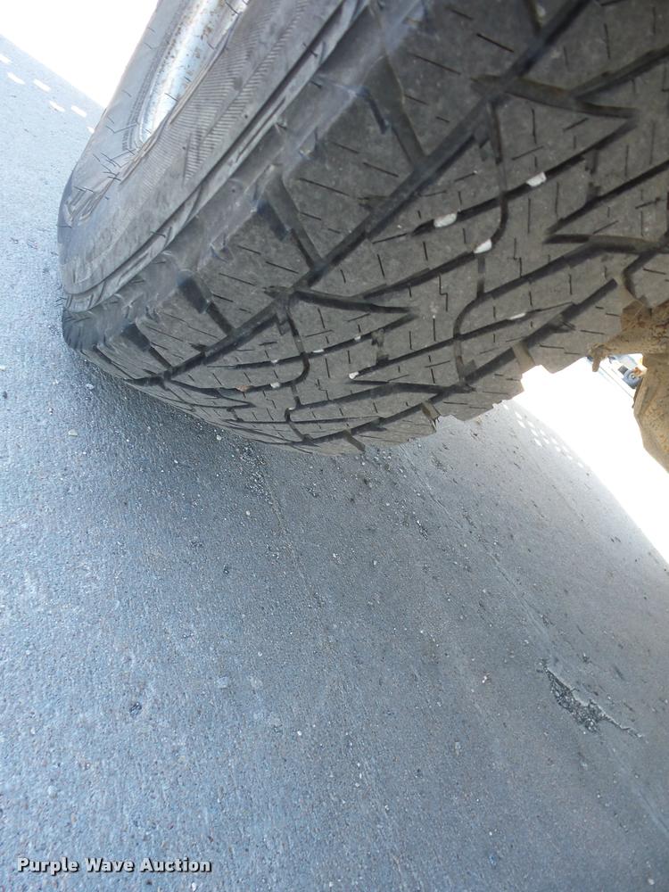 image for item AG9060 2003 Ford F250 Super Duty utility bed pickup truck