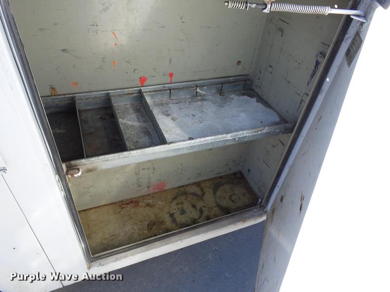 image for item AG9060 2003 Ford F250 Super Duty utility bed pickup truck