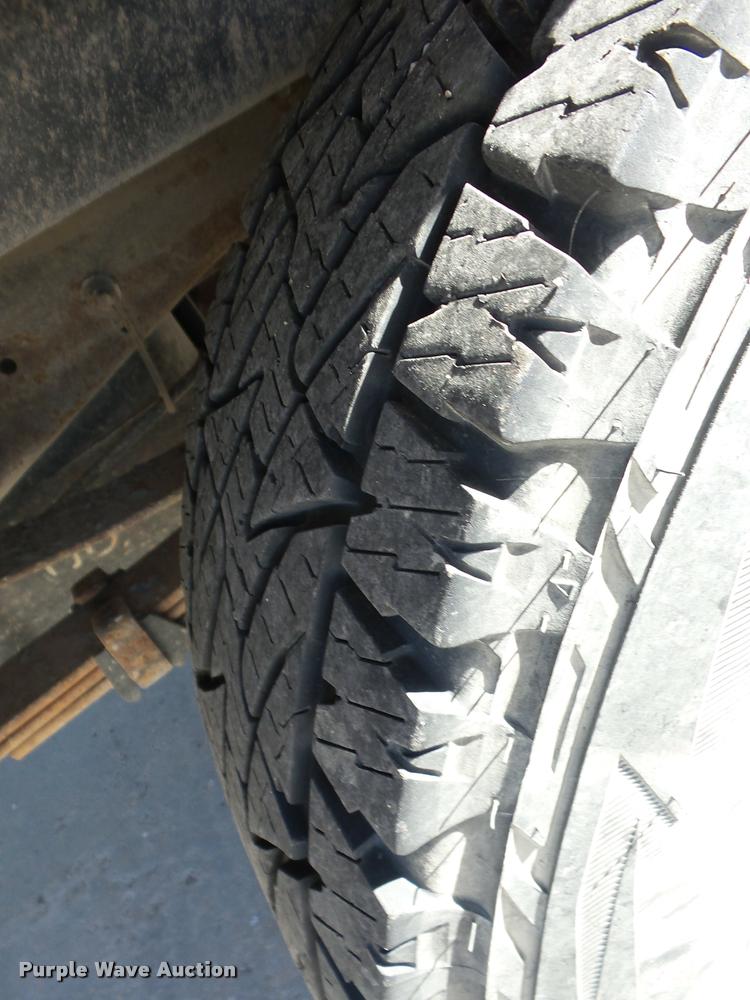 image for item AG9060 2003 Ford F250 Super Duty utility bed pickup truck