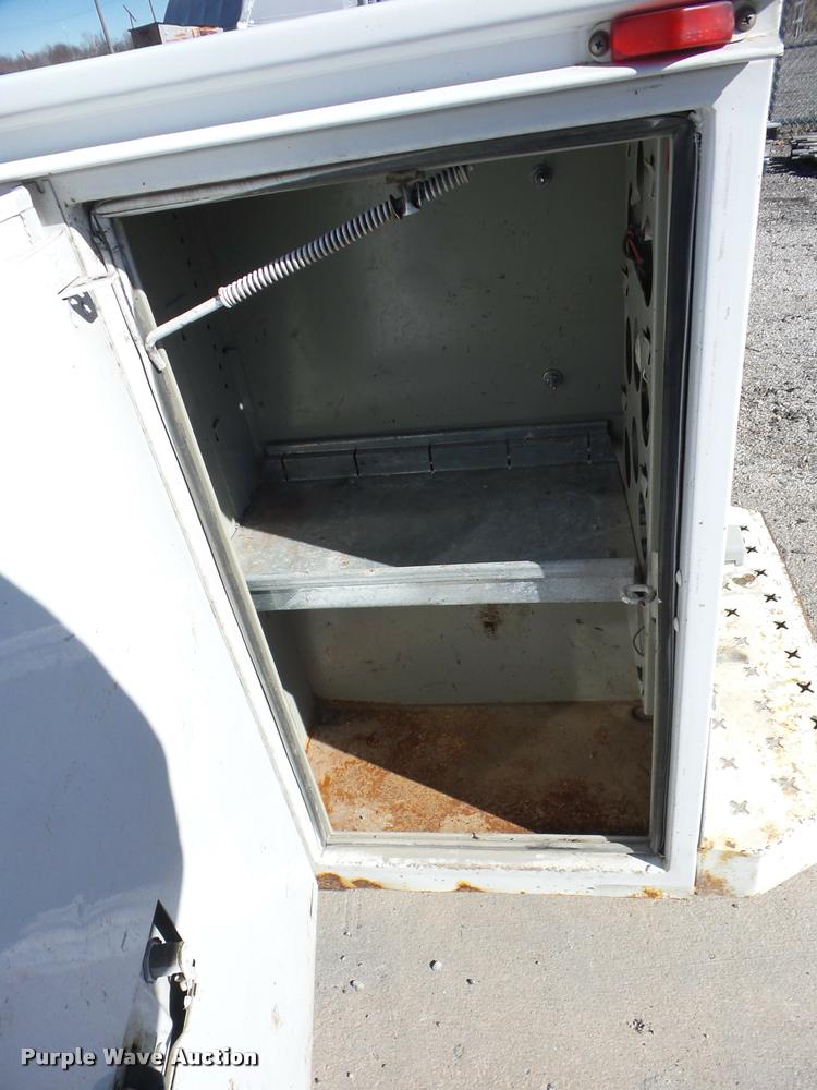 image for item AG9060 2003 Ford F250 Super Duty utility bed pickup truck