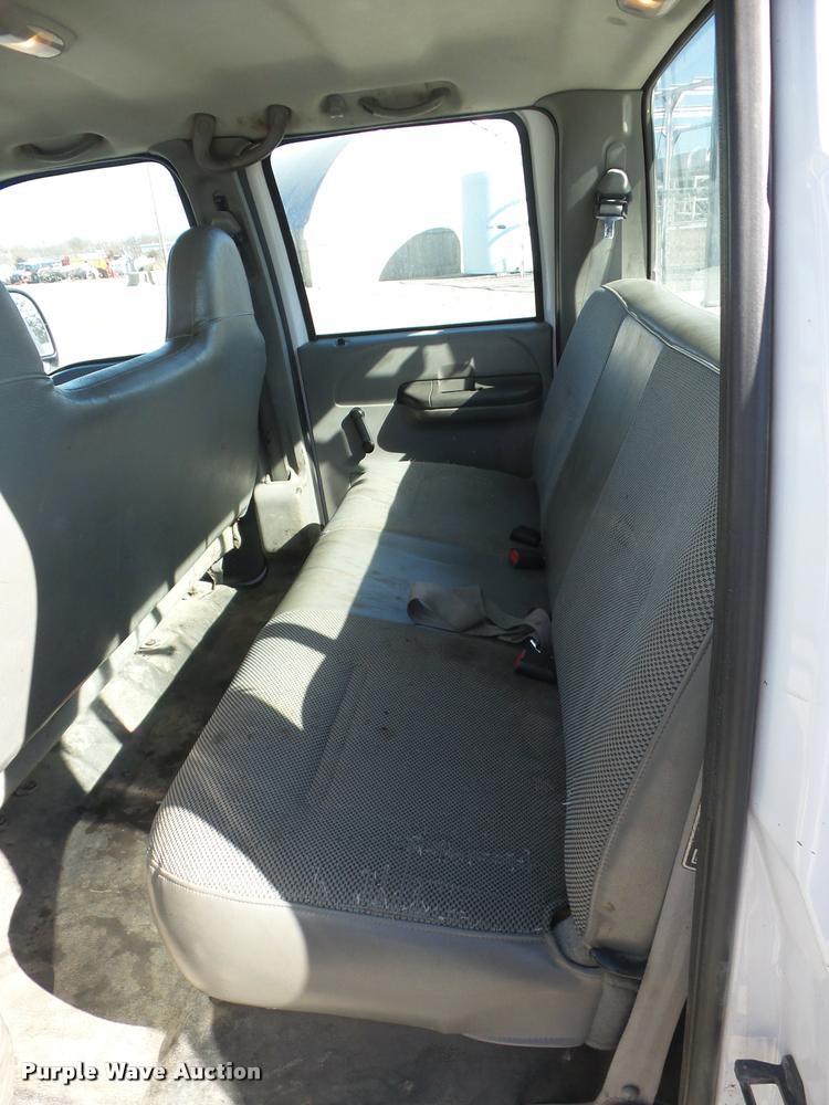 image for item AG9060 2003 Ford F250 Super Duty utility bed pickup truck