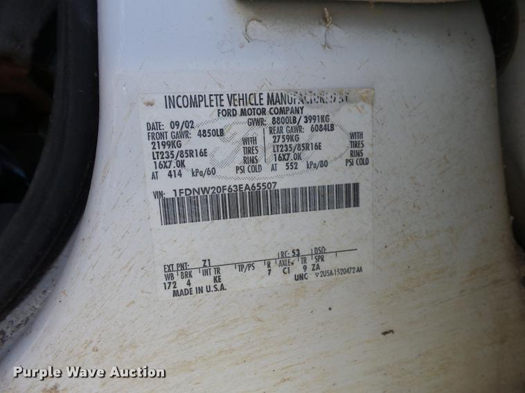 image for item AG9060 2003 Ford F250 Super Duty utility bed pickup truck