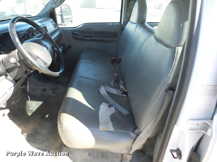 image for item AG9060 2003 Ford F250 Super Duty utility bed pickup truck