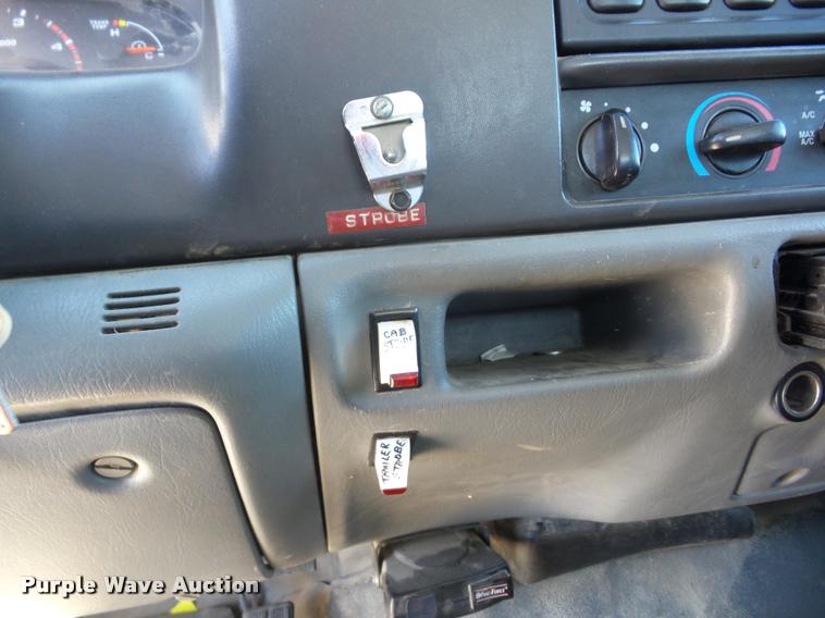 image for item AG9060 2003 Ford F250 Super Duty utility bed pickup truck