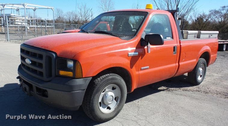 image for item AG9061 2006 Ford F250 Super Duty pickup truck