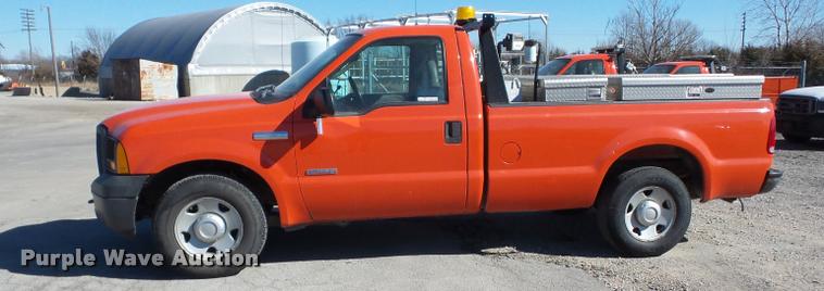 image for item AG9061 2006 Ford F250 Super Duty pickup truck