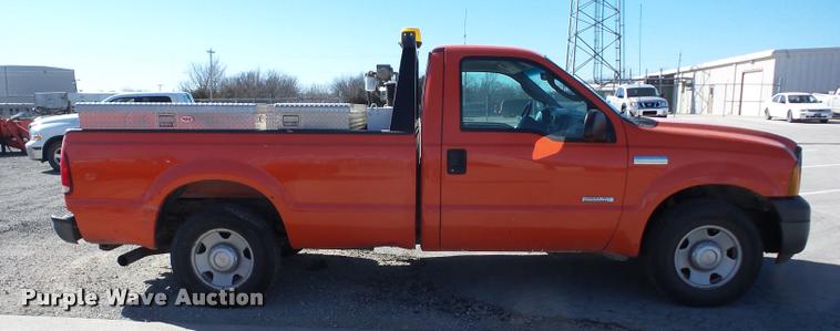 image for item AG9061 2006 Ford F250 Super Duty pickup truck
