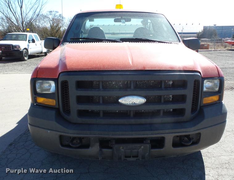 image for item AG9061 2006 Ford F250 Super Duty pickup truck