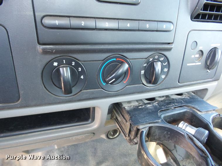 image for item AG9061 2006 Ford F250 Super Duty pickup truck