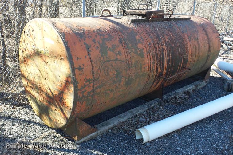 Used road oil tank in Chanute, KS Item AG9070 sold Purple Wave