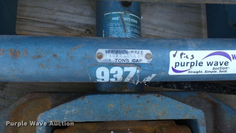 image for item AX9322 1983 Walker 93717 transmission jack