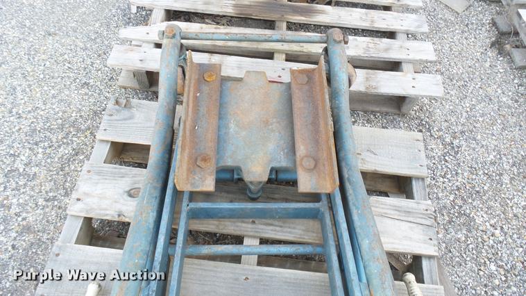 image for item AX9322 1983 Walker 93717 transmission jack