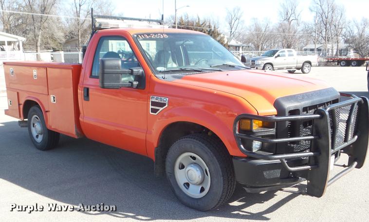 image for item DA7703 2008 Ford F250 Super Duty XL utility truck
