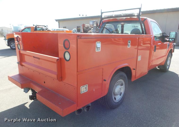 image for item DA7703 2008 Ford F250 Super Duty XL utility truck