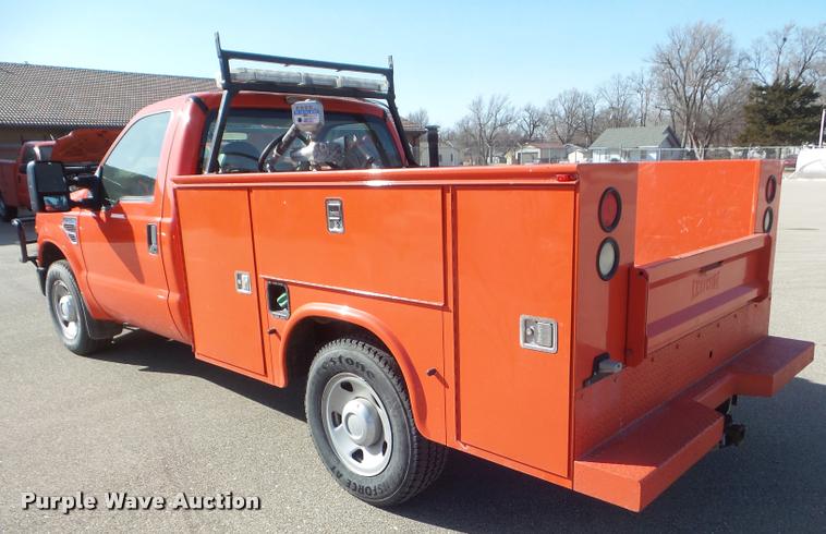 image for item DA7703 2008 Ford F250 Super Duty XL utility truck
