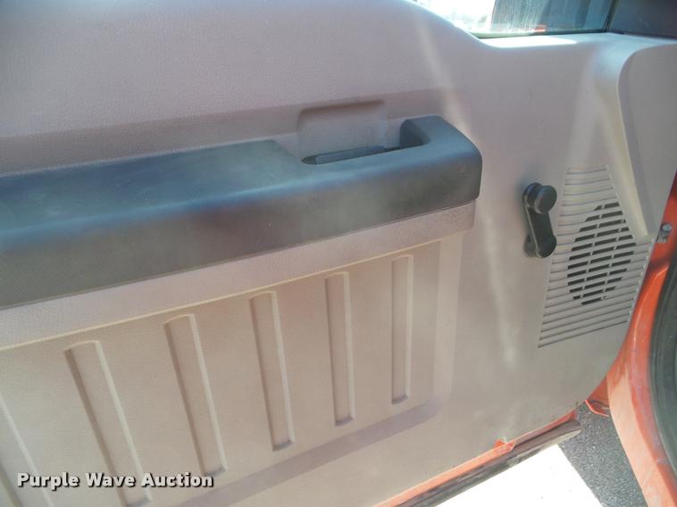 image for item DA7703 2008 Ford F250 Super Duty XL utility truck