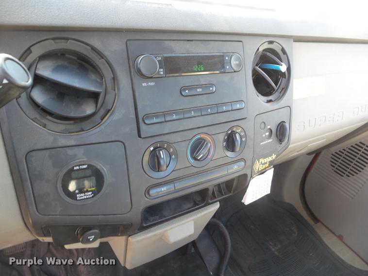 image for item DA7703 2008 Ford F250 Super Duty XL utility truck