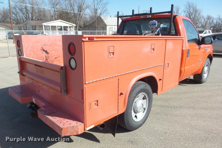 image for item DA7704 2006 Ford F250 Super Duty utility truck