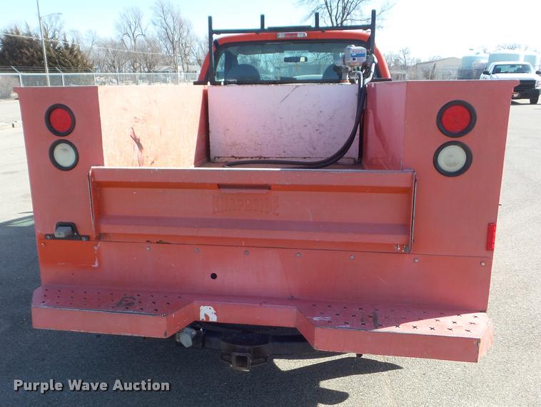 image for item DA7704 2006 Ford F250 Super Duty utility truck