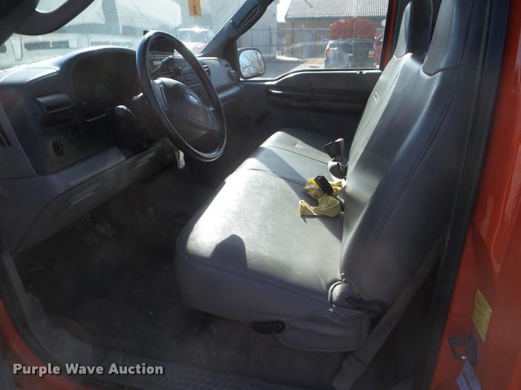 image for item DA7704 2006 Ford F250 Super Duty utility truck