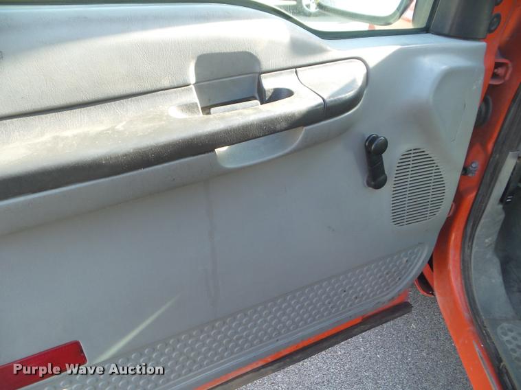 image for item DA7704 2006 Ford F250 Super Duty utility truck