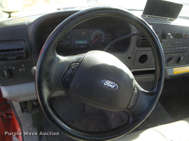 image for item DA7704 2006 Ford F250 Super Duty utility truck