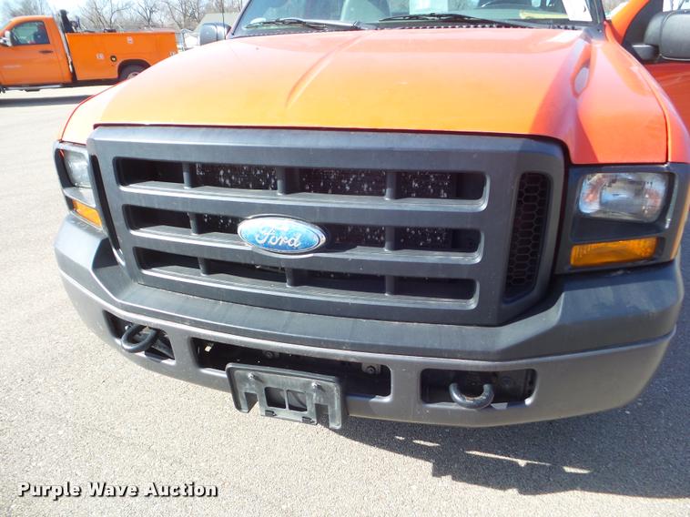 image for item DA7704 2006 Ford F250 Super Duty utility truck