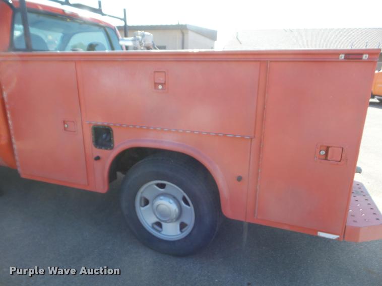 image for item DA7704 2006 Ford F250 Super Duty utility truck