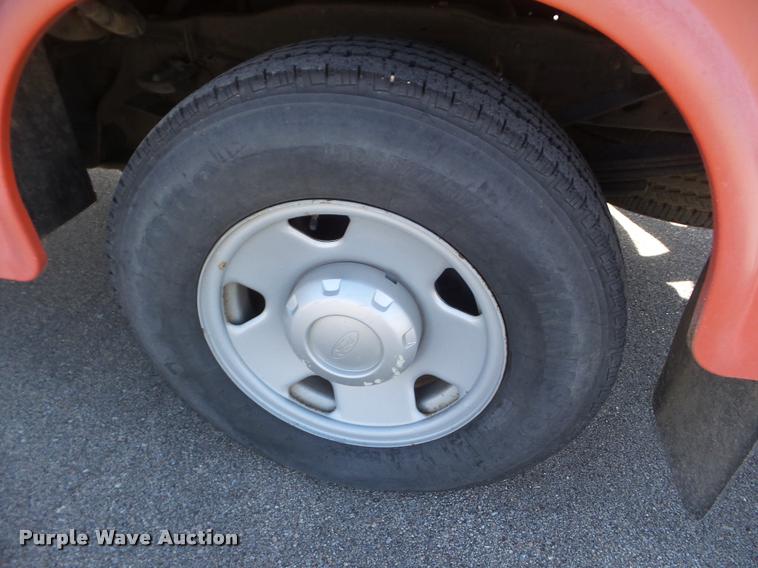 image for item DA7704 2006 Ford F250 Super Duty utility truck