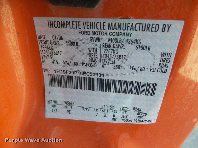 image for item DA7704 2006 Ford F250 Super Duty utility truck