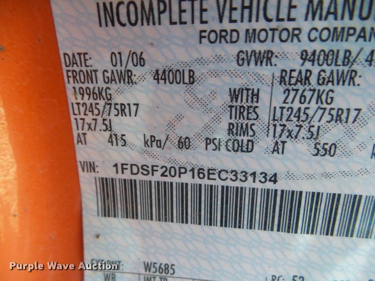 image for item DA7704 2006 Ford F250 Super Duty utility truck