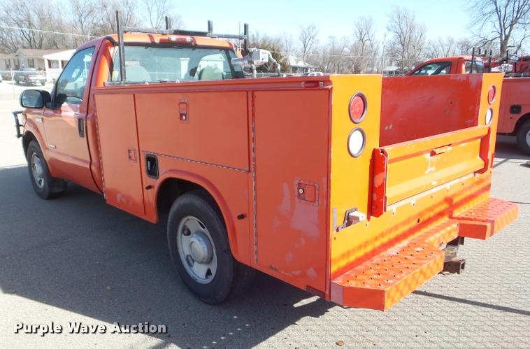 image for item DA7705 2006 Ford F250 Super Duty utility truck